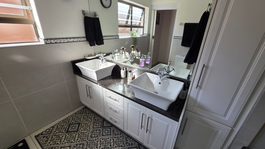 3 Bedroom Property for Sale in Hartenbos Central Western Cape